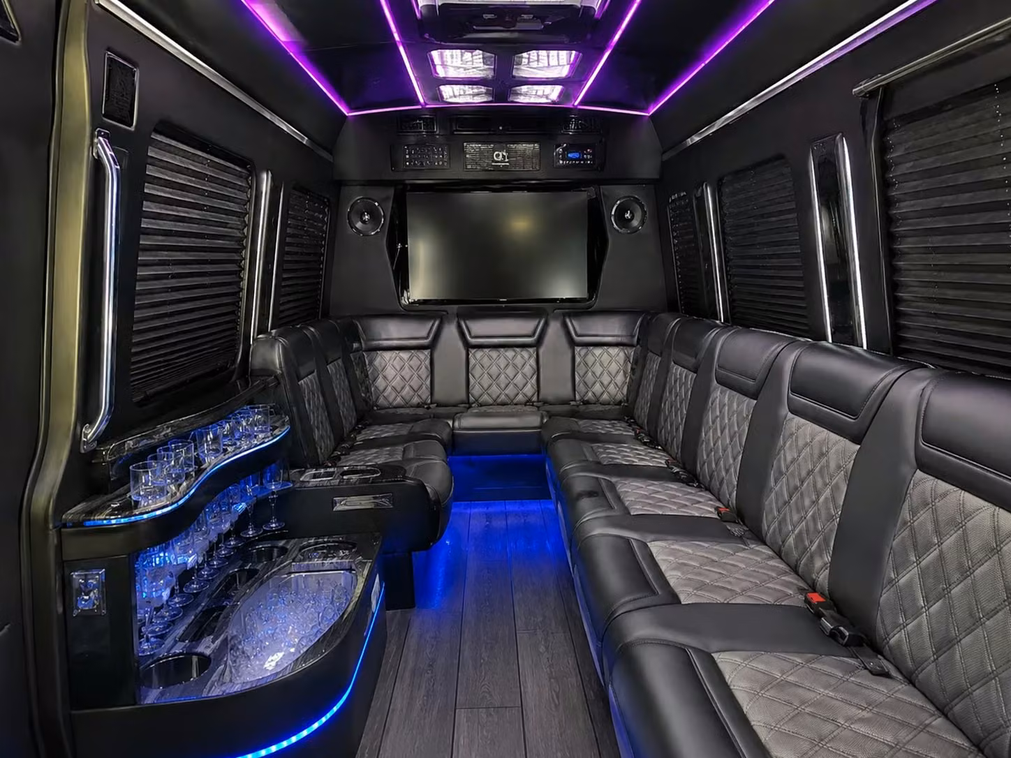 guest shuttles for large oakley weddings with 100 attendees