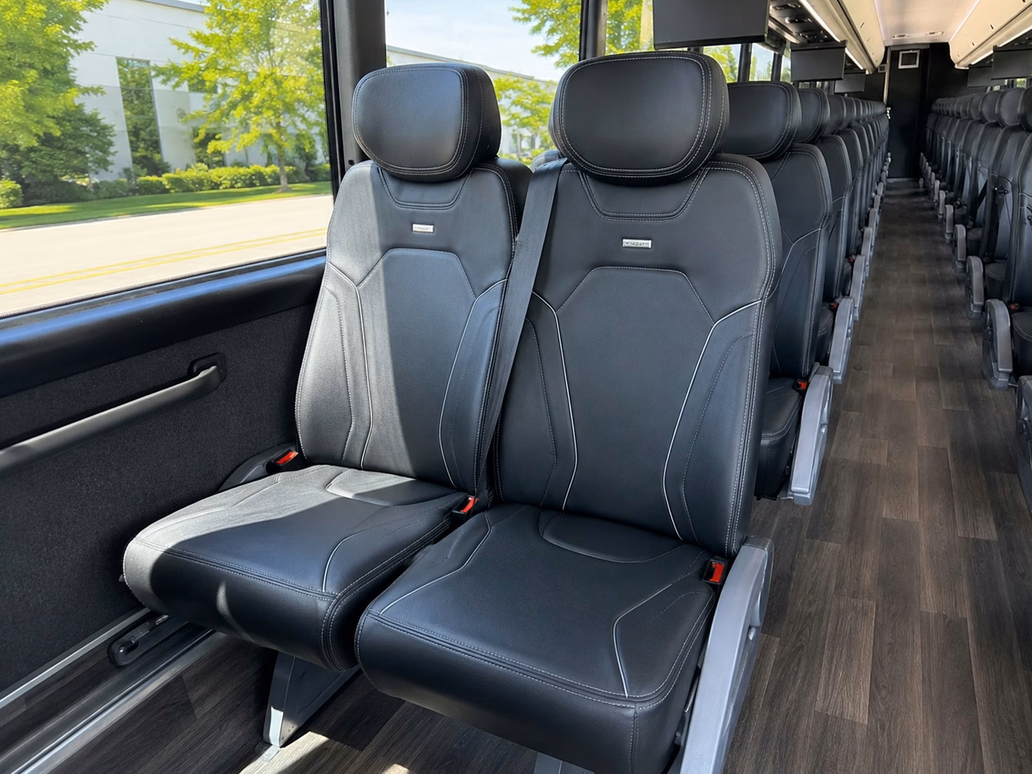 shuttle guests between oakley hotels and your wedding venue with ease